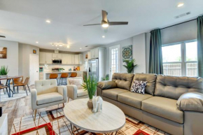 Arlington Home with Yard 2 Mi to ATandT Stadium!